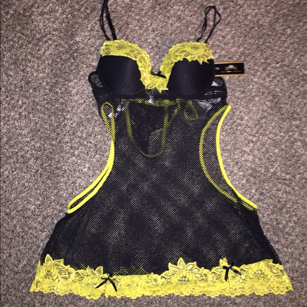Black/yellow lace Night gown